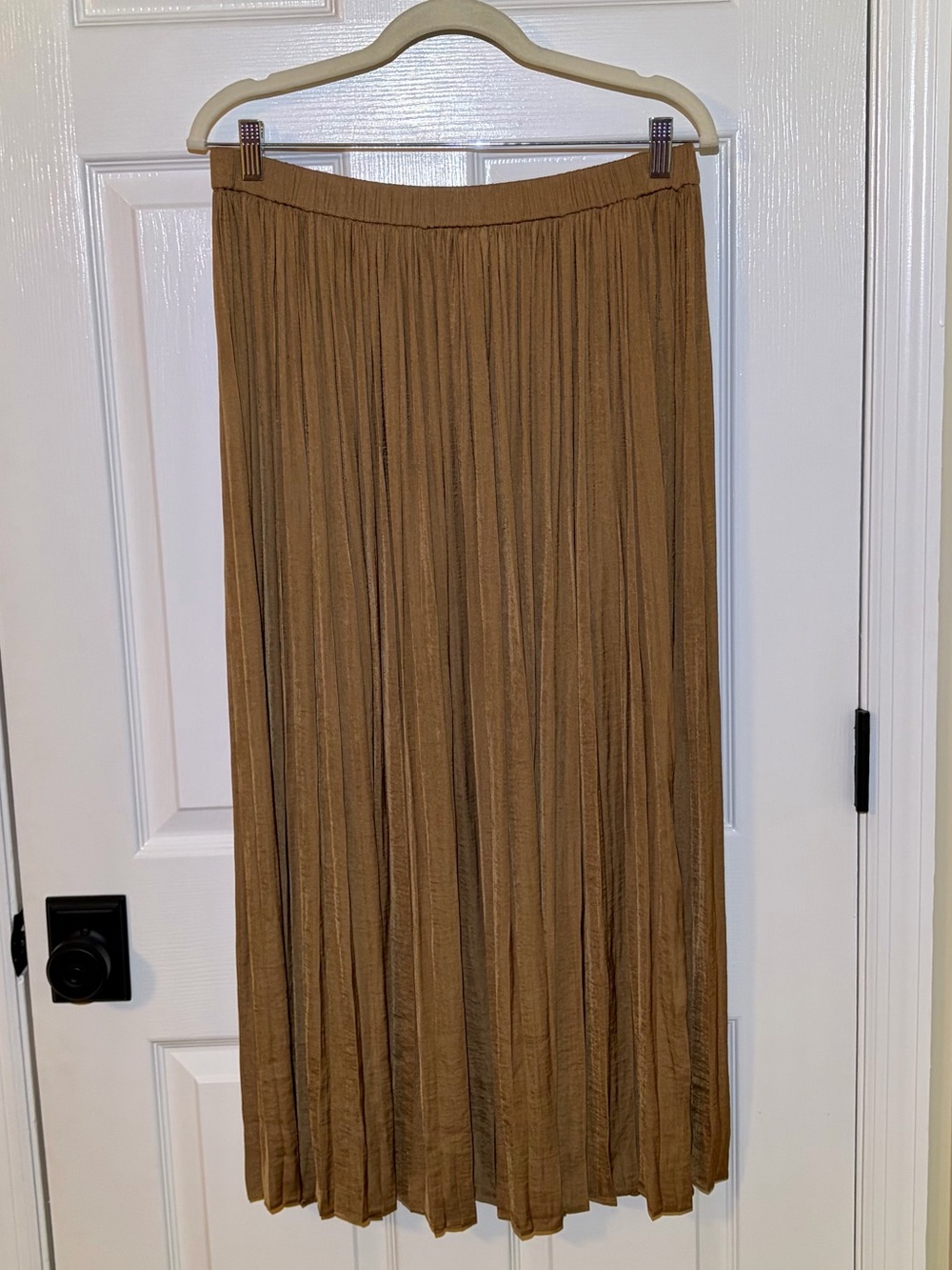 NWOT Philosophy Silky Swirly Pleated Midi Circle Skirt in Cocoa Brown. Large